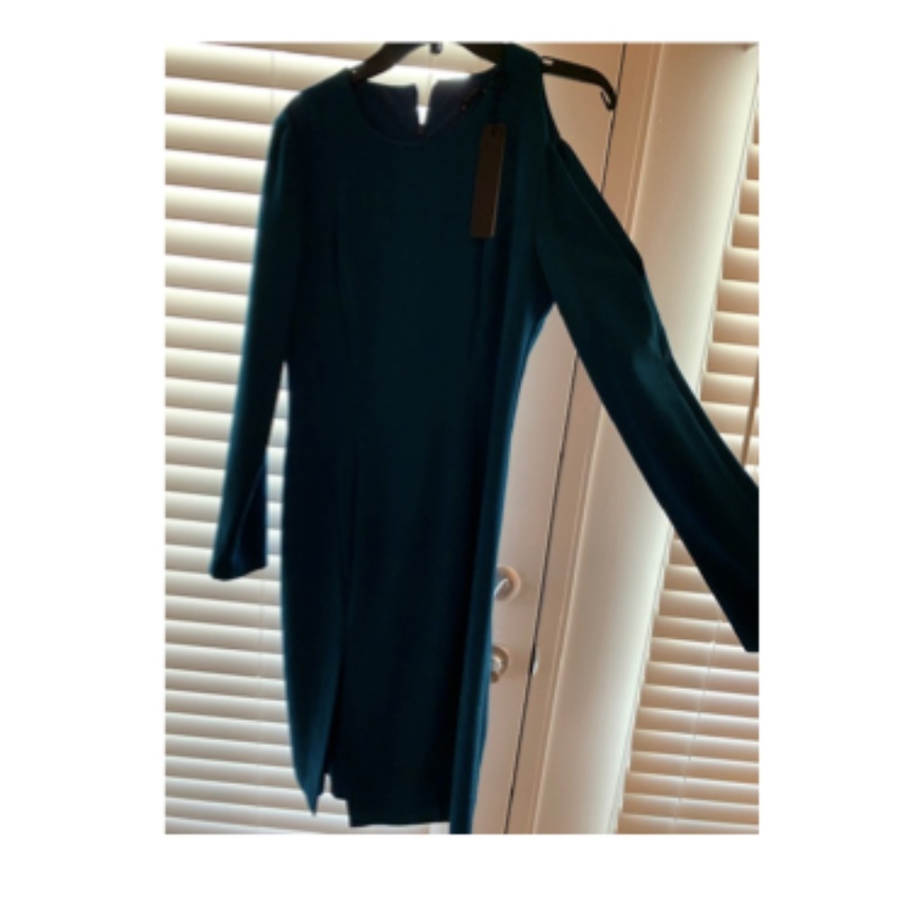 Black Halo - Size 8 TAGS ON - Long Sleeved Dress